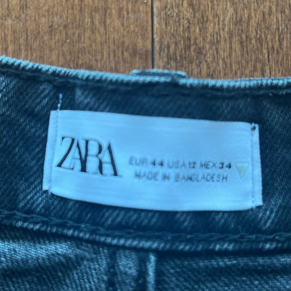 Zara black denim cutoff shorts, size L - Picture 2 of 3